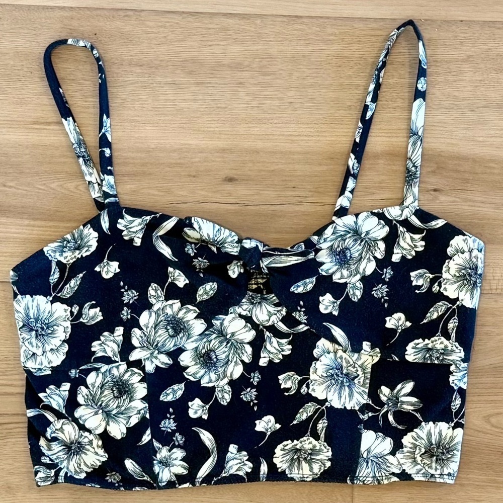 Forever 21 Black Floral Crop Top Size L
